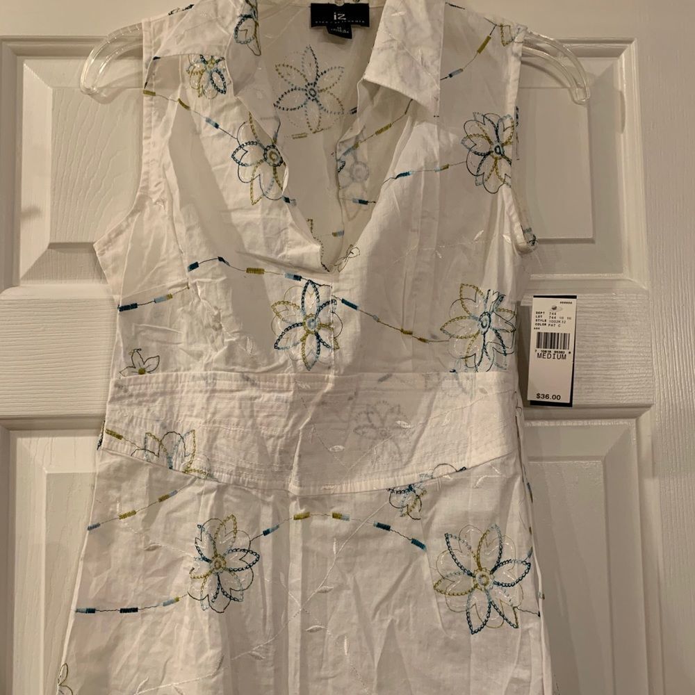 IZ Byer Feminine Embroidered Blouse M NWT